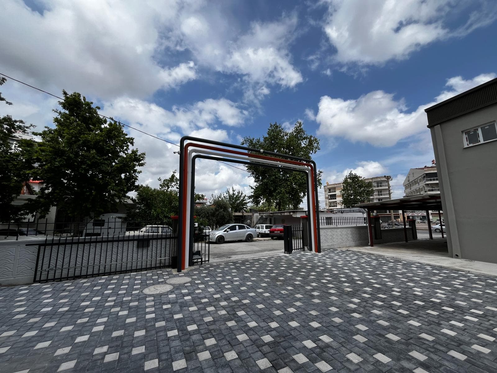BİLGEDEN SÜTÇÜLERDE 1+1 SATILIK DAİRE