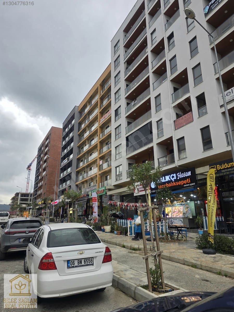 SUR CADDEDE OTURUMA VE OFİSE UYGUN 1+1 SATILIK ARA KAT RESİDENCE