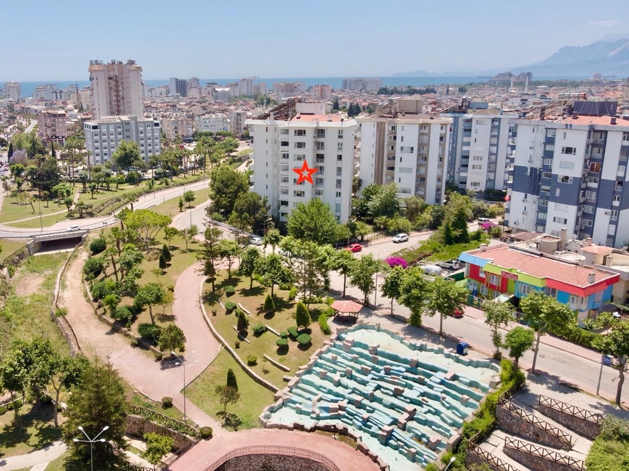 BİLGE'DEN TOROS MAHALLESİNDE NEZİH MUHİTTE SEÇKİN APARTMANDA SATILIK ŞIK DAİRE 3+1