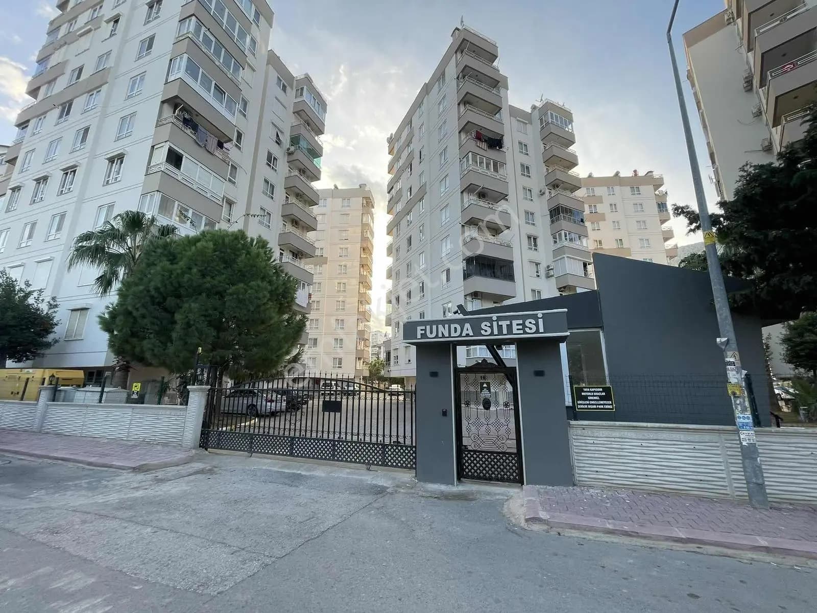 BİLGE'DEN SARISU FUNDA SİTESİNDE MUHTEŞEM 4 CEPHELİ FERAH DAİRE